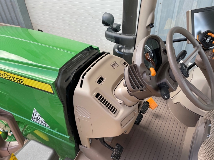 John Deere 6215R Ultimate Edition