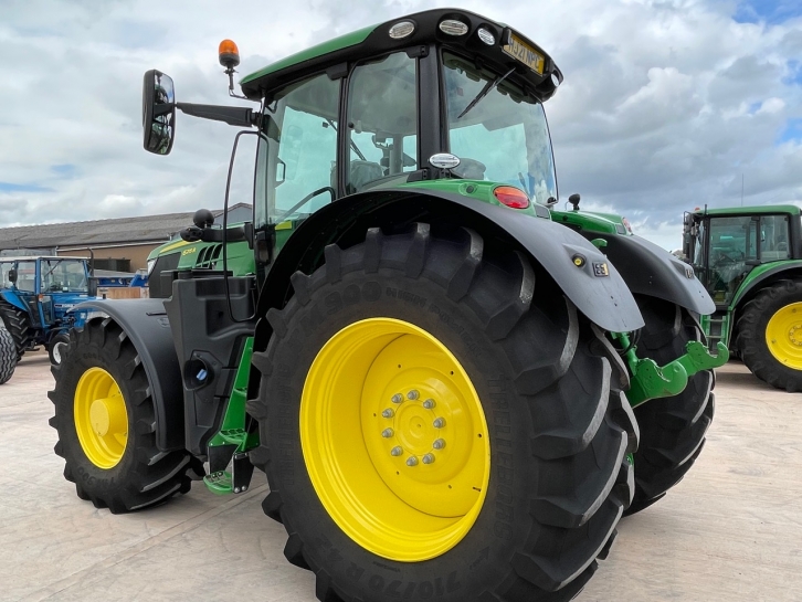 John Deere 6215R Ultimate Edition