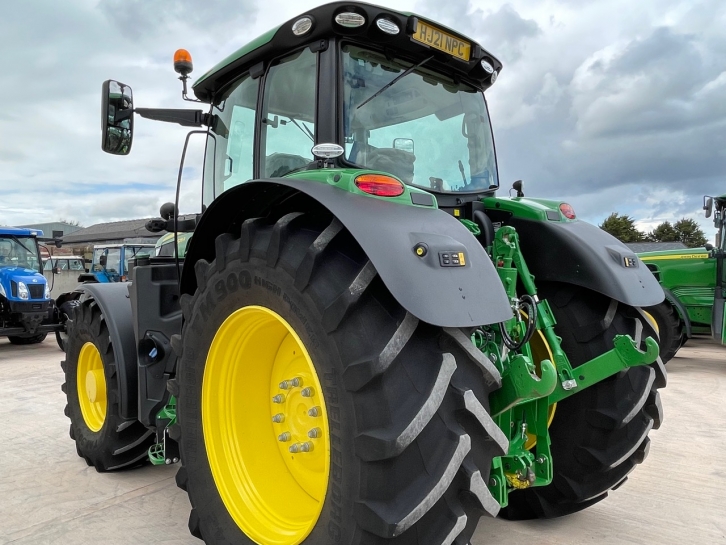 John Deere 6215R Ultimate Edition