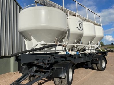 Four wheel hopper trailer