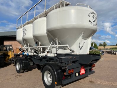 Four wheel hopper trailer