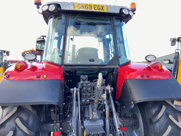 Massey Ferguson 5711S Efficient