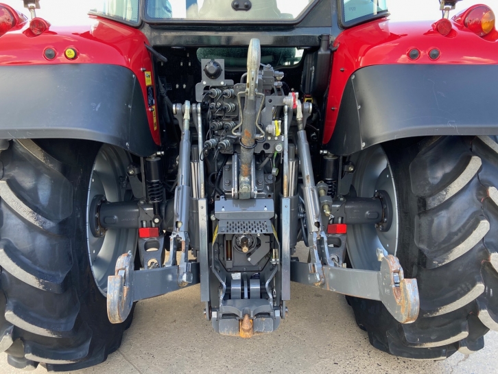 Massey Ferguson 5711S Efficient