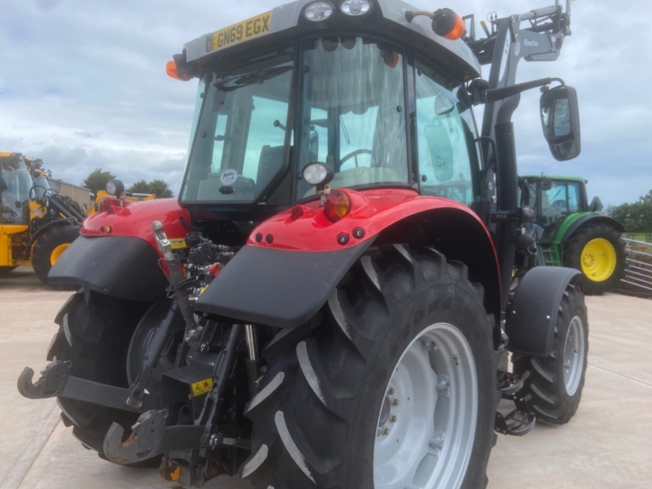 Massey Ferguson 5711S Efficient