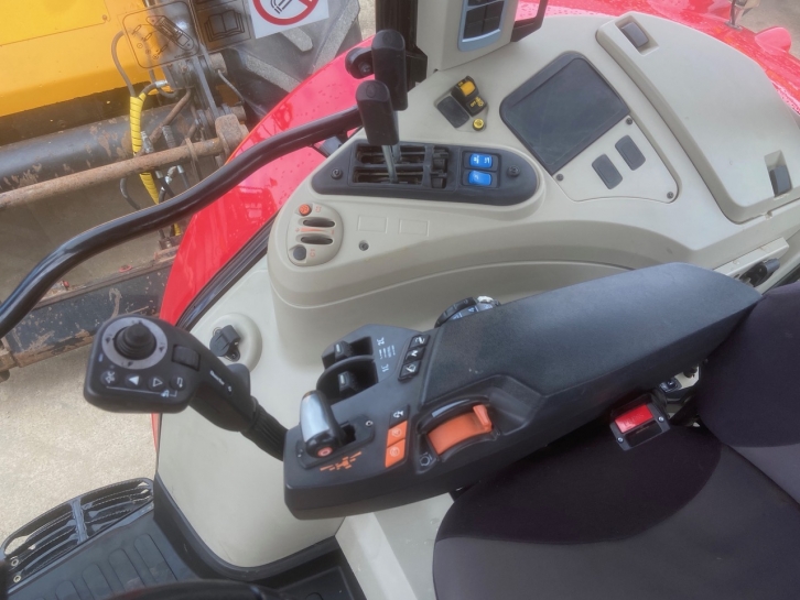 Massey Ferguson 5711S Efficient