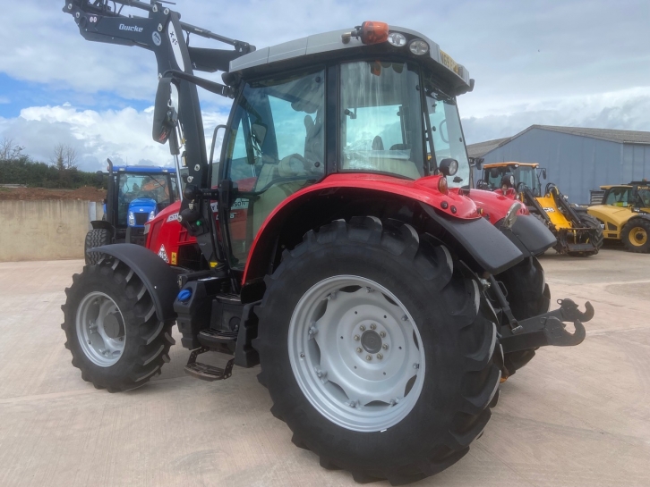Massey Ferguson 5711S Efficient