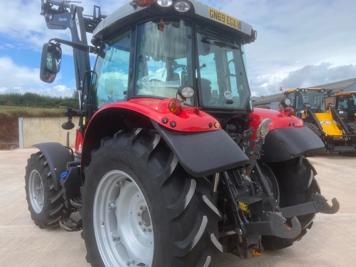 Massey Ferguson 5711S Efficient