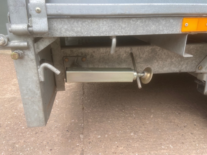 Ifor Williams LM125 flat bed trailer