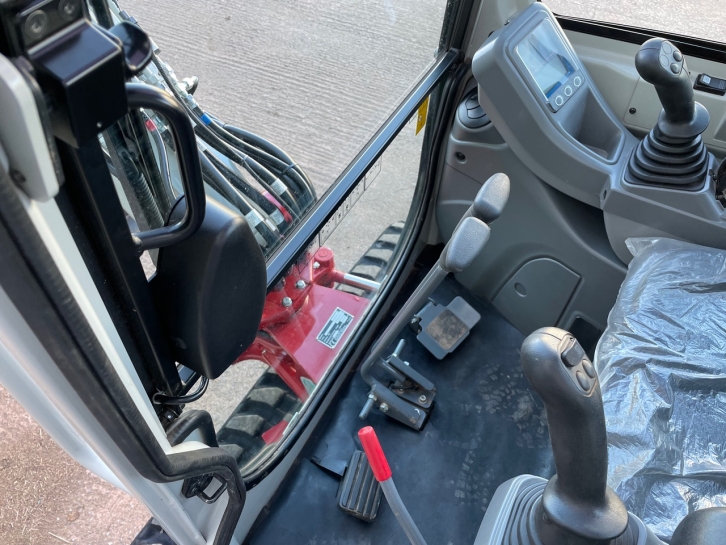 Takeuchi TB225 2.5 Ton digger