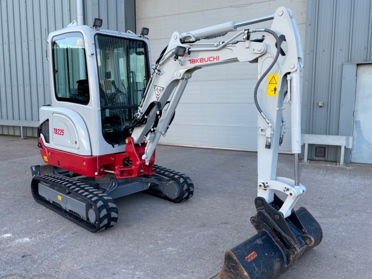 Takeuchi TB225 2.5 Ton digger