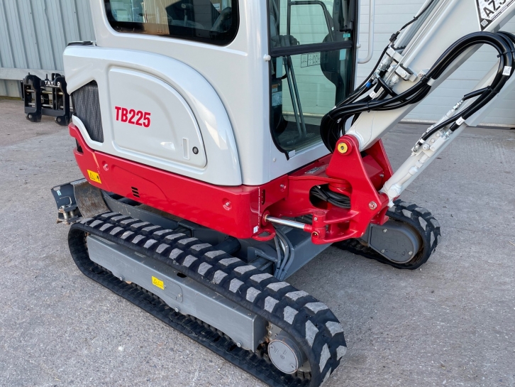 Takeuchi TB225 2.5 Ton digger