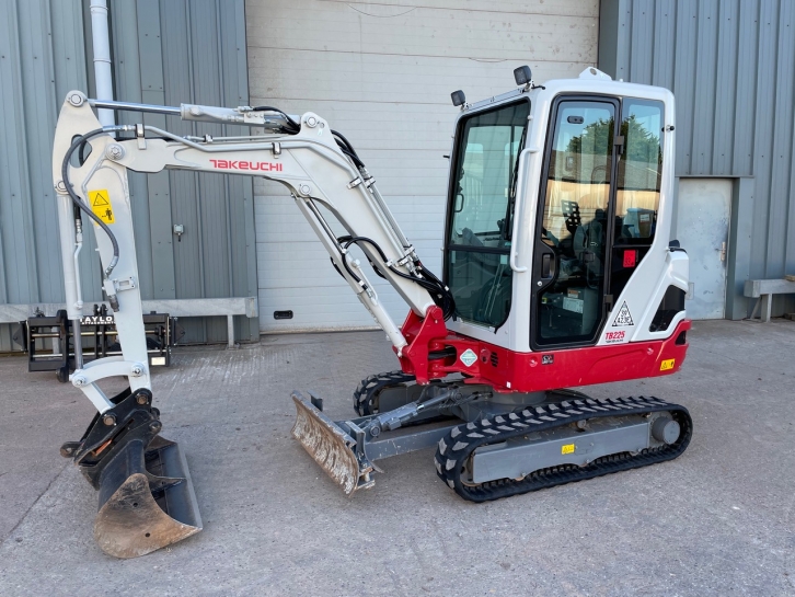 Takeuchi TB225 2.5 Ton digger