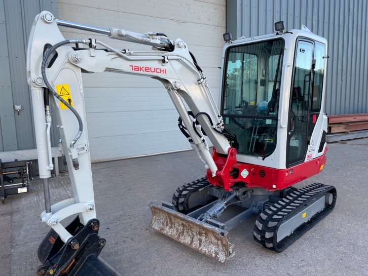 Takeuchi TB225 2.5 Ton digger