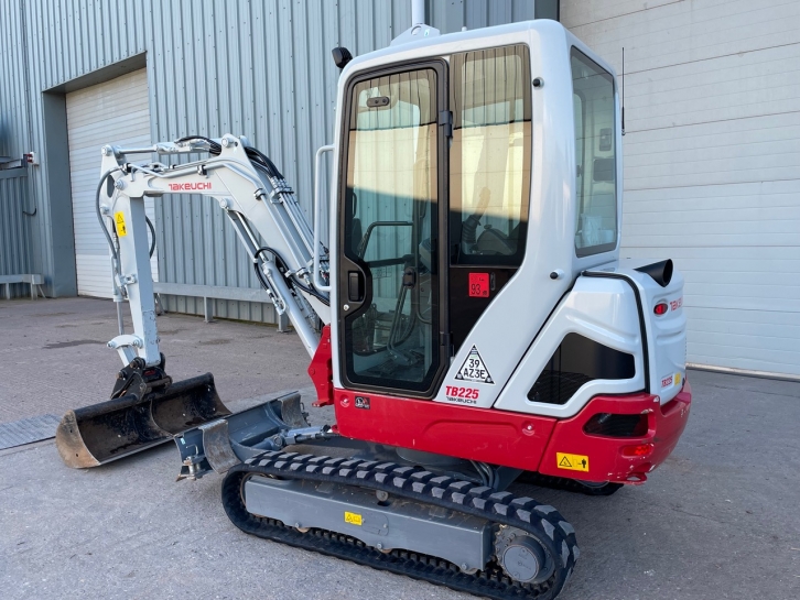 Takeuchi TB225 2.5 Ton digger
