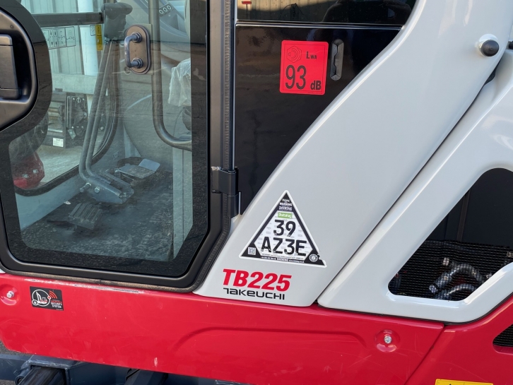 Takeuchi TB225 2.5 Ton digger
