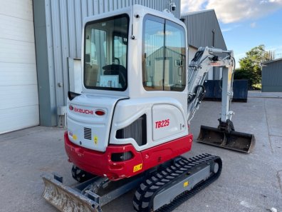 Takeuchi TB225 2.5 Ton digger