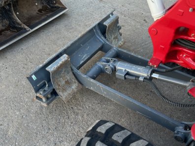 Takeuchi TB225 2.5 Ton digger