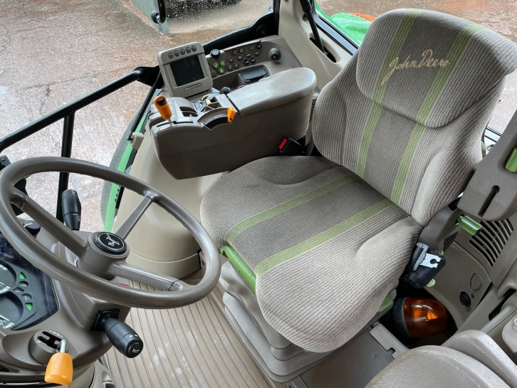 John Deere 7530