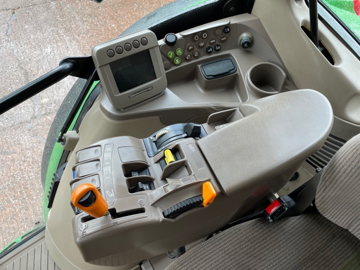 John Deere 7530