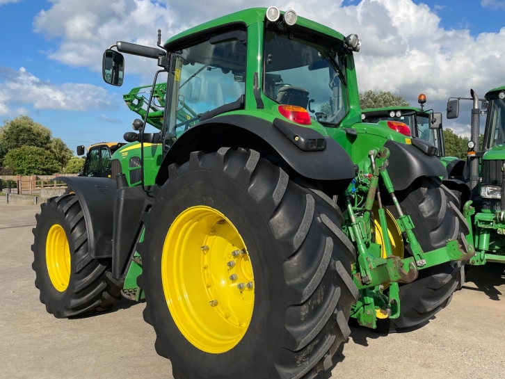 John Deere 7530