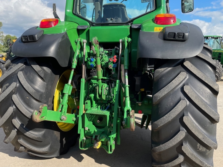 John Deere 7530