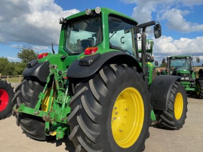 John Deere 7530