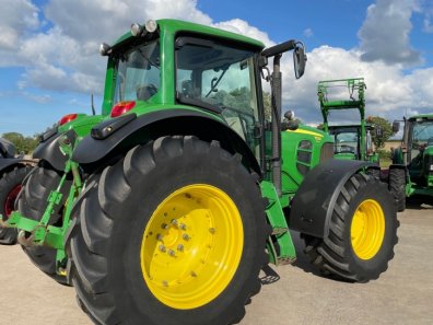 John Deere 7530