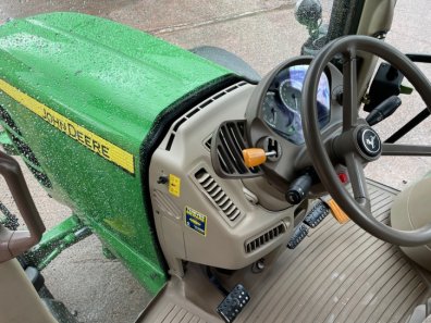 John Deere 7530
