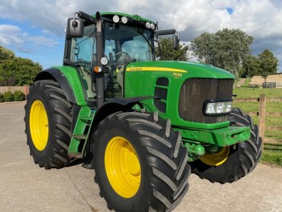 John Deere 7530
