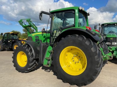 John Deere 7530