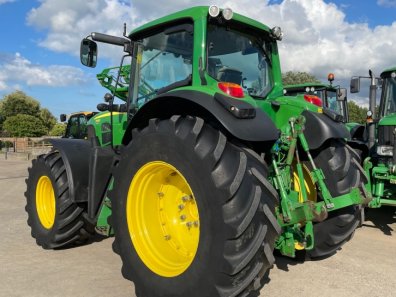 John Deere 7530