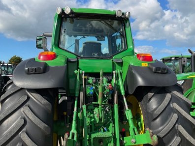 John Deere 7530
