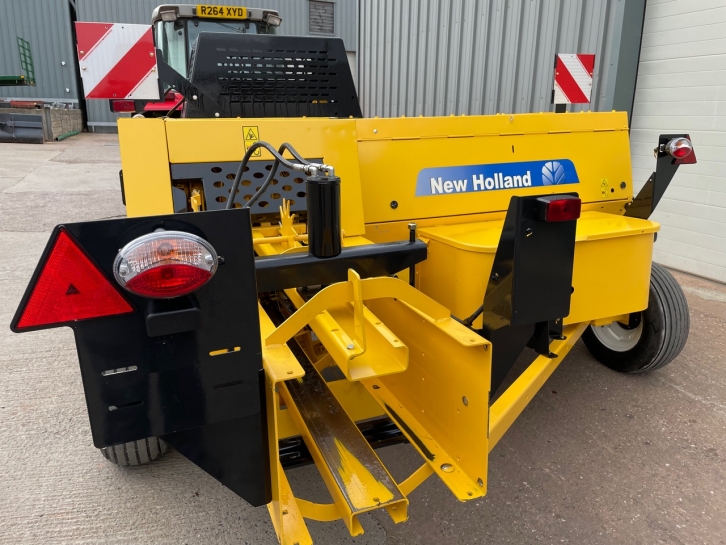 New Holland BC5070 conventional baler