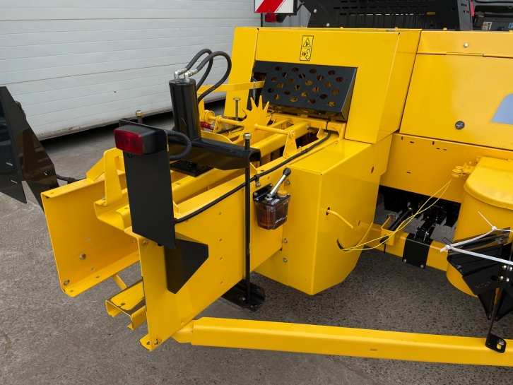 New Holland BC5070 conventional baler