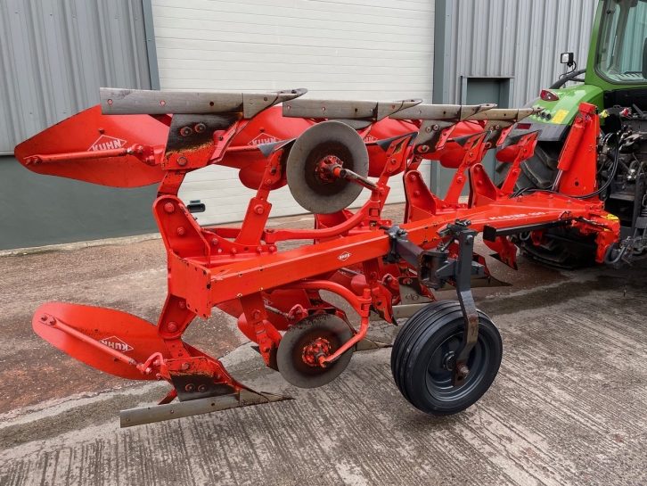Kuhn Master 100 4 furrow plough