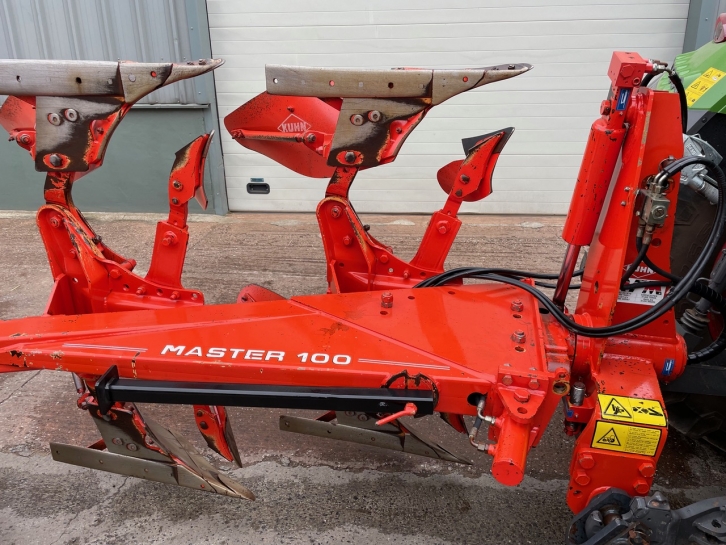Kuhn Master 100 4 furrow plough