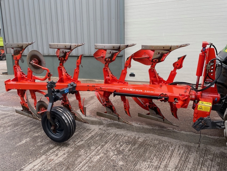 Kuhn Master 100 4 furrow plough