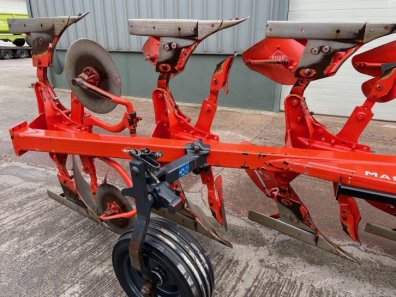 Kuhn Master 100 4 furrow plough