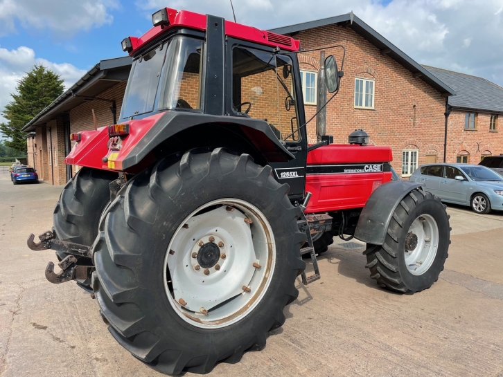 Case International 1255XL
