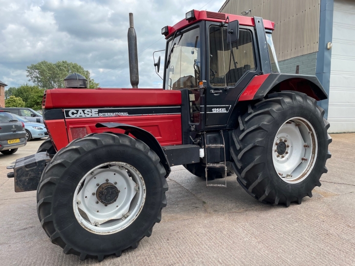 Case International 1255XL