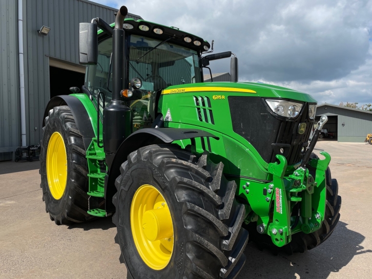 John Deere 6215R