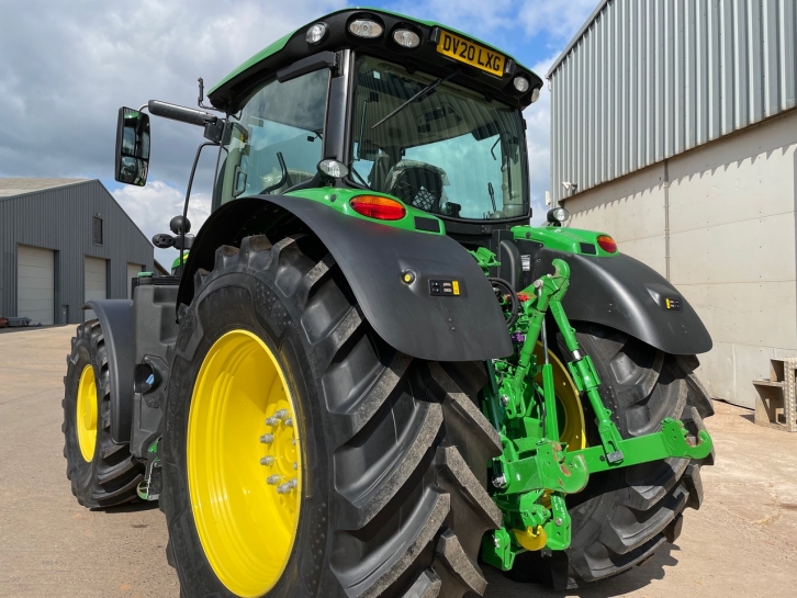 John Deere 6215R