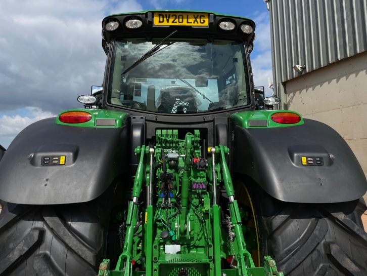 John Deere 6215R