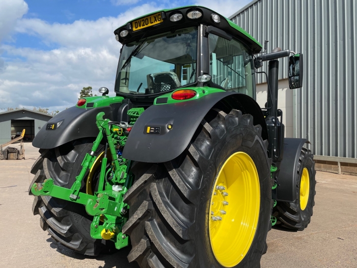 John Deere 6215R
