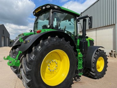 John Deere 6215R