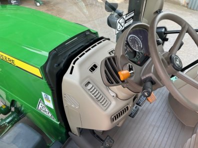 John Deere 6215R