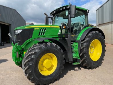 John Deere 6215R