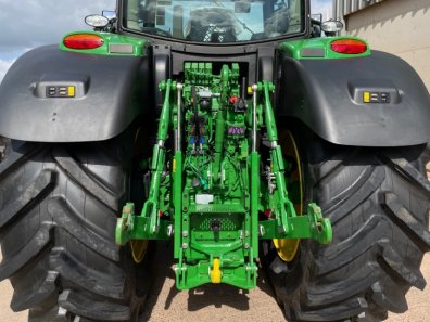 John Deere 6215R