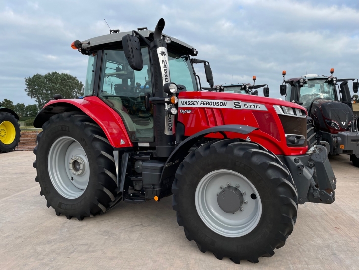 Massey Ferguson 6716S Efficient