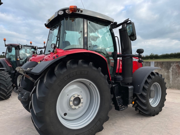 Massey Ferguson 6716S Efficient